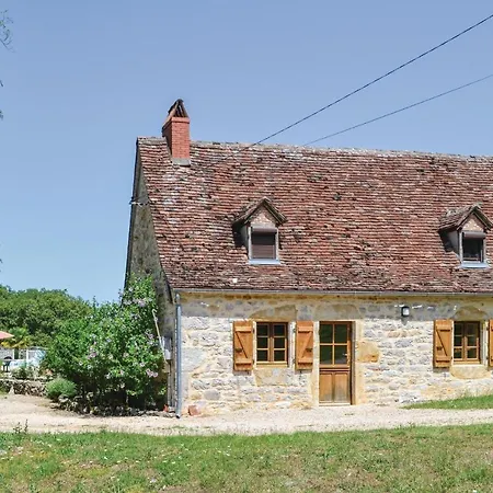 2 Bedroom Awesome In Prázdninový dům Padirac