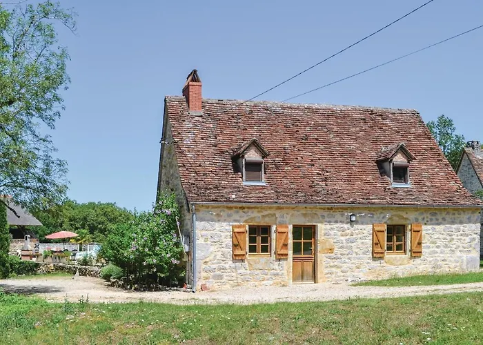 2 Bedroom Awesome In Σπίτι διακοπών Padirac