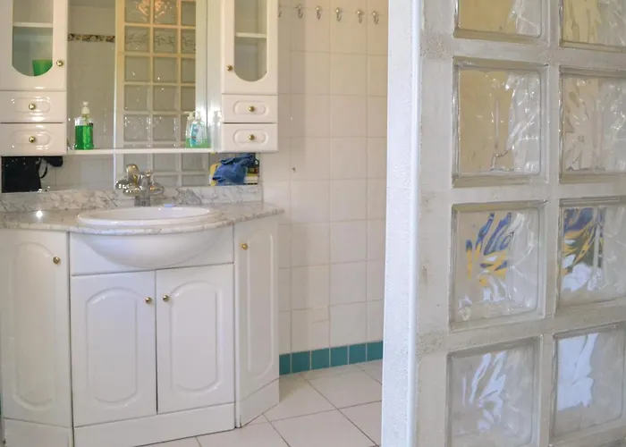 2 Bedroom Awesome In Σπίτι διακοπών *