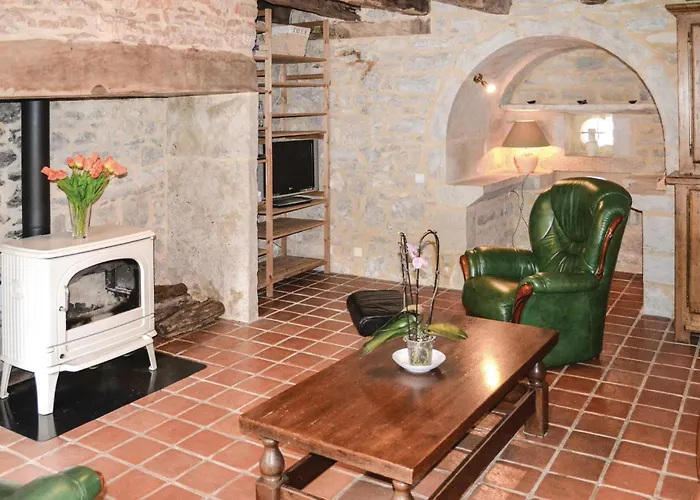 2 Bedroom Awesome In Σπίτι διακοπών Padirac